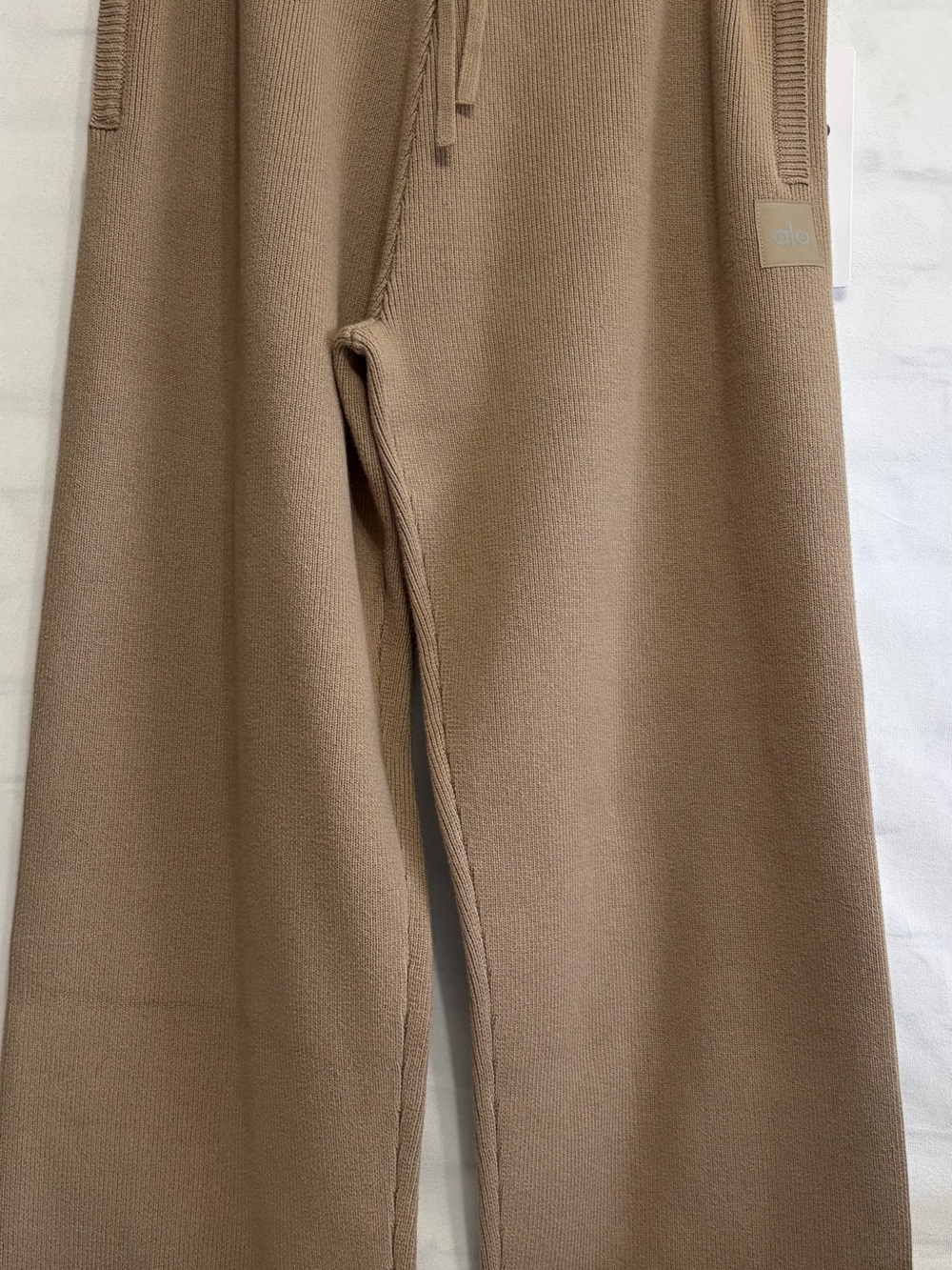 ALO Yoga Scholar Straight Leg, Khaki, Large AUTHENTIC, GORGEOUS, Unisex